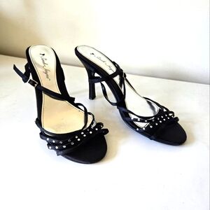 Sarah Jayne Black Pumps Size 8.5
